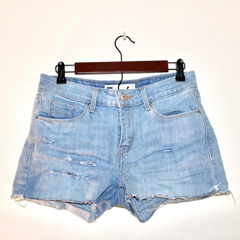 Levi’s Lightly Distressed Cut Off Jean Shorts